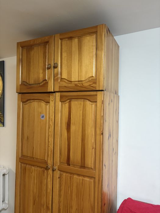 Дървен гардероб кафяв