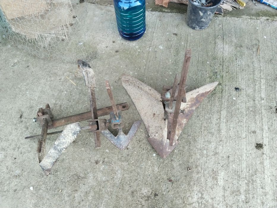 Motosăpătoare Bronto cu diferite accesorii
