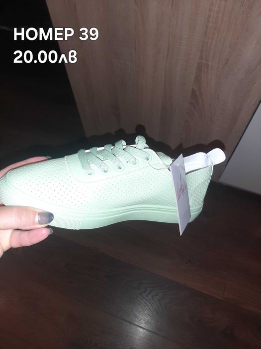 Продавам нови маратонки. Не са носени