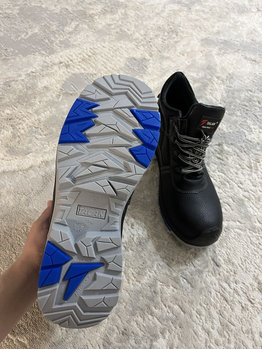 Продам спец ботинки