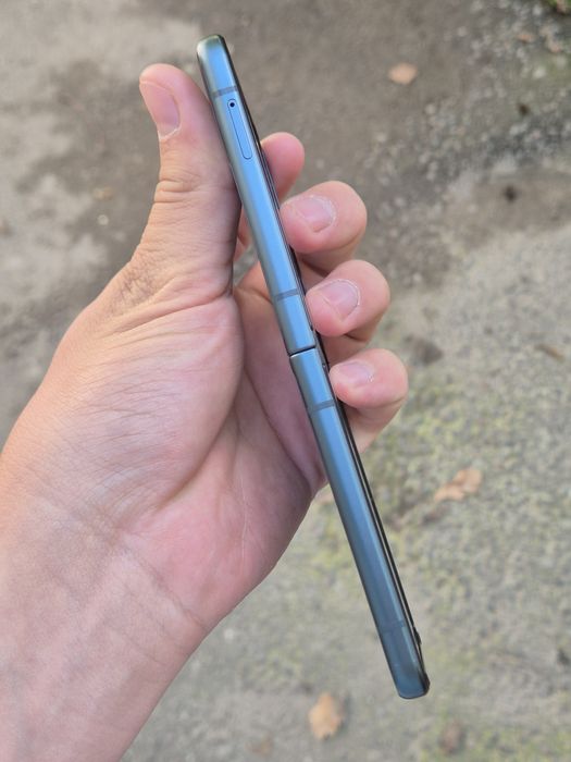 Samsung Galaxy Z Flip 3 200$