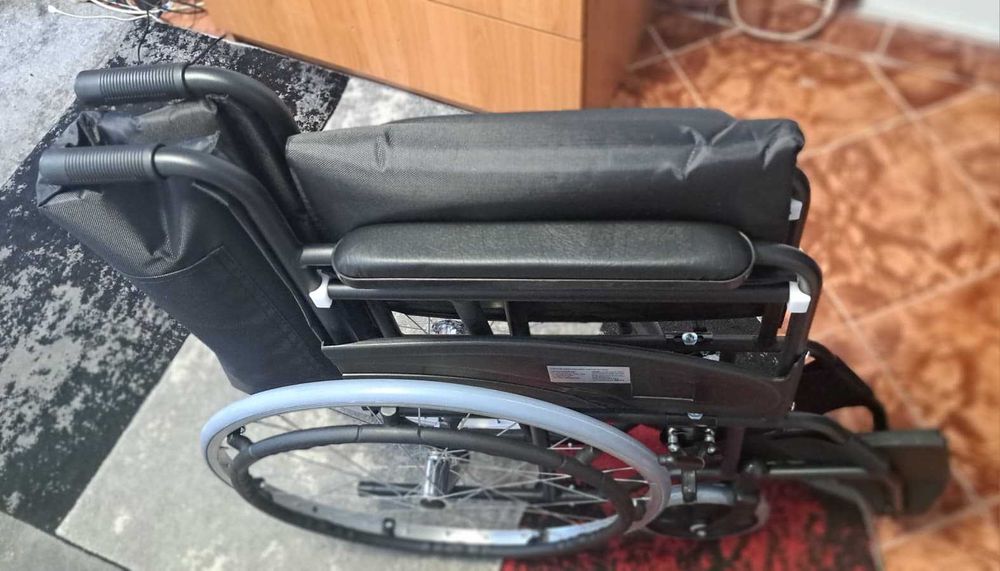 Carucior cu rotile pentru  persoane imobilizate- 100kg
