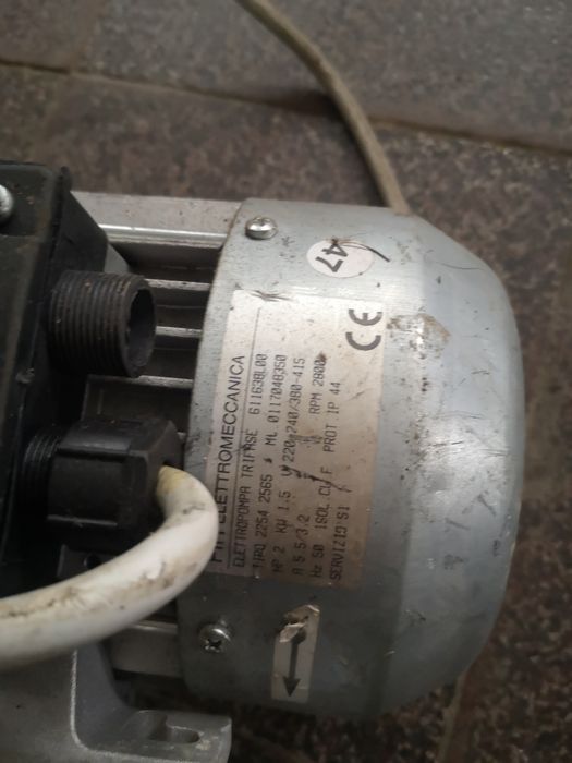 Центробежна водна помпа