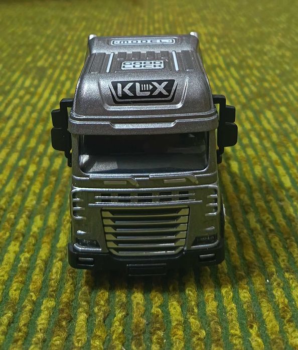 Продается моделька тягач