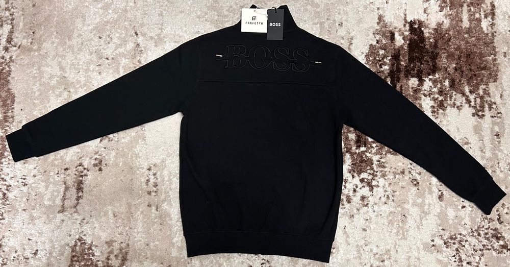 Vând jacheta noua de bărbați Boss