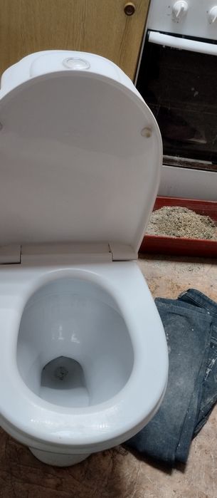 Продам хороший унитаз