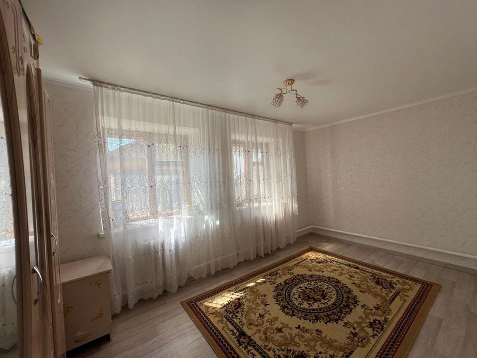 Продается частный дом. Во дворе 2 дома