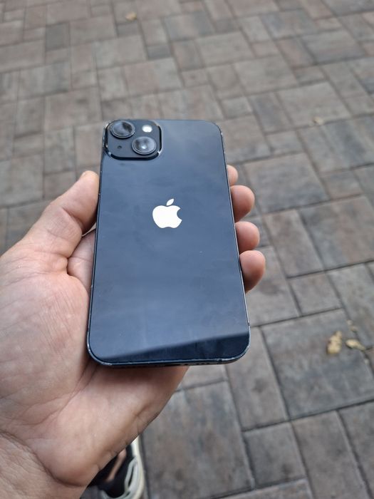 Iphone 13 fisurat pe spate
