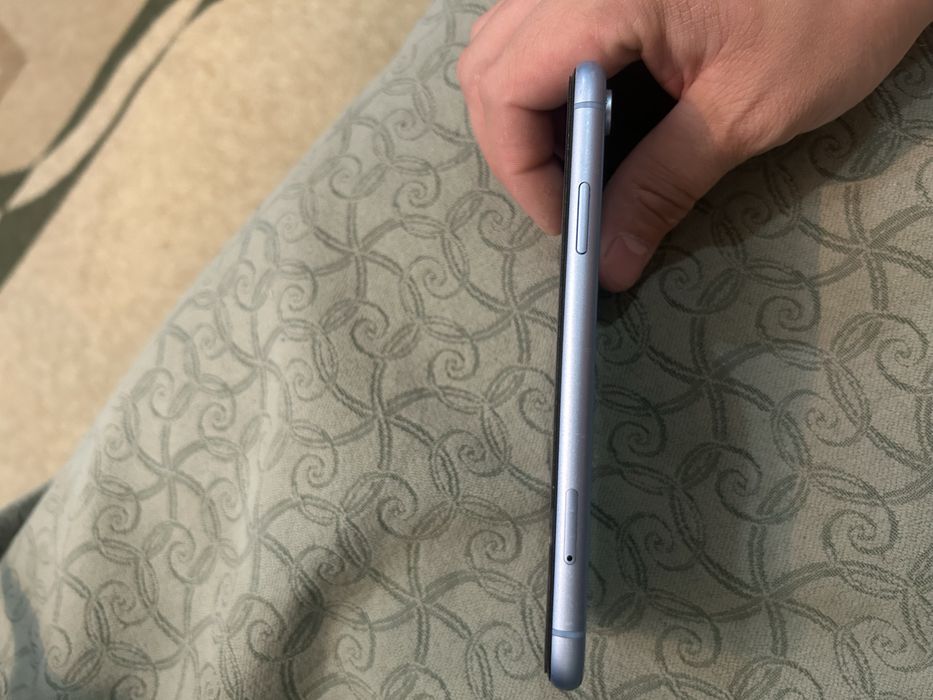 Продам Iphone XR 64Gb