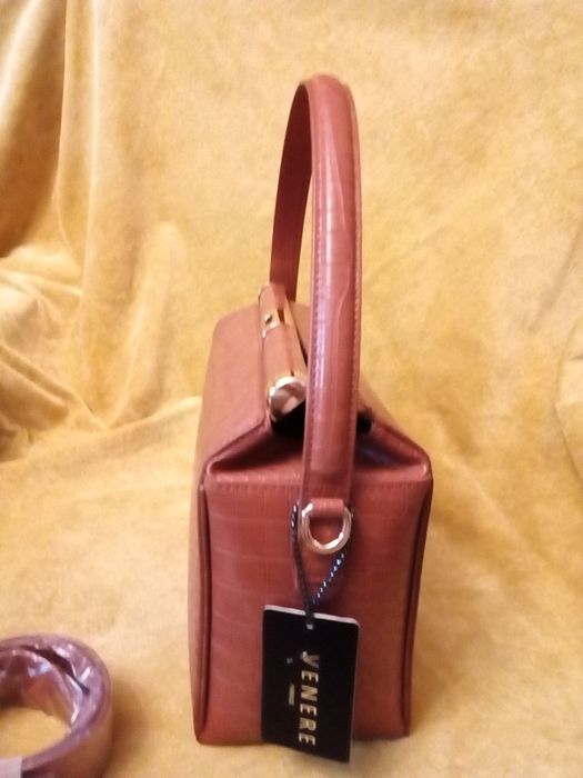 Poșetă femei tip croco, Nouă