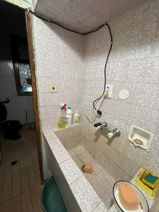 Втори етаж от къща с гараж за продажба – западно от парк Розариум, гр. Казанлък