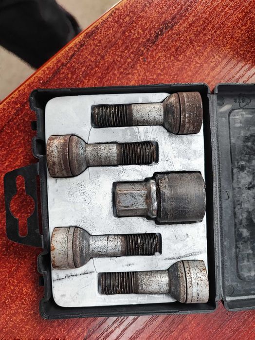 Секретни болтове от Мерцедес