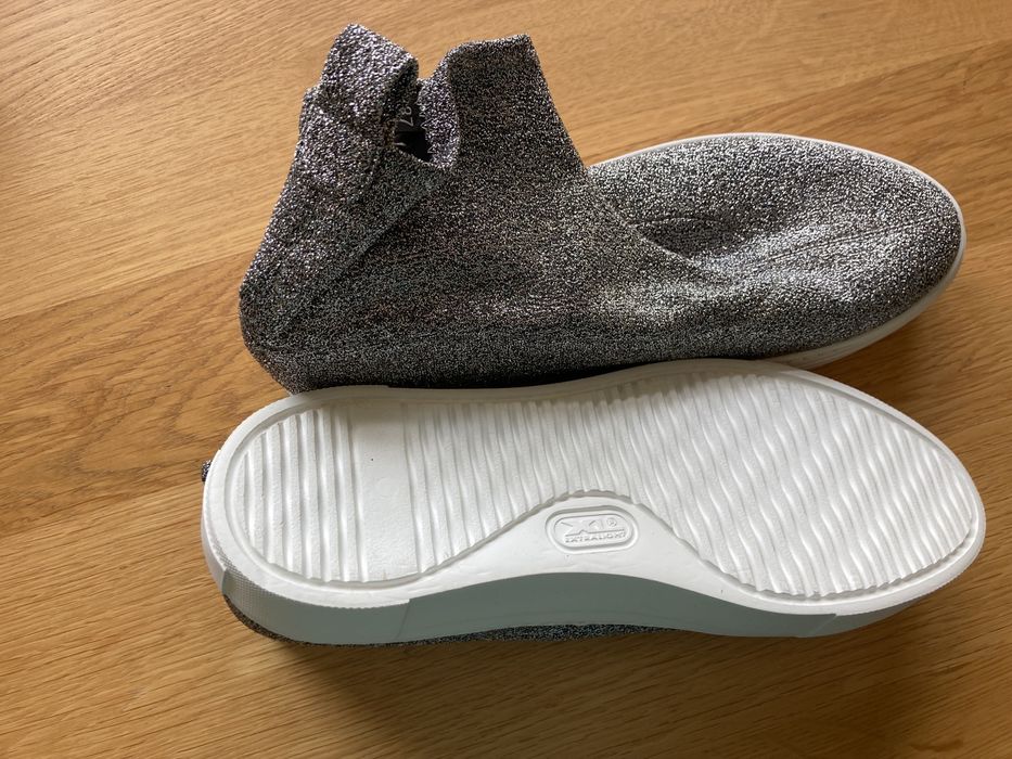 Pantofi sport argintiu-sclipicios noi 37