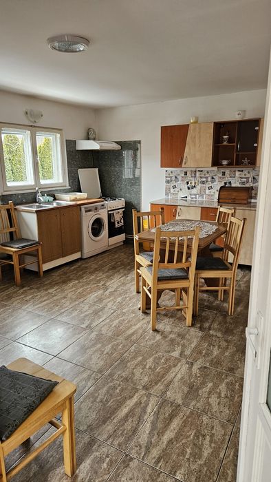 De inchiriat ! Apartament 80m² la curte în vilă  / Câmpina-PH