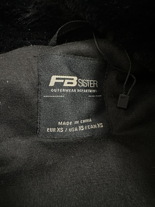 veste blanita scurta neagra
