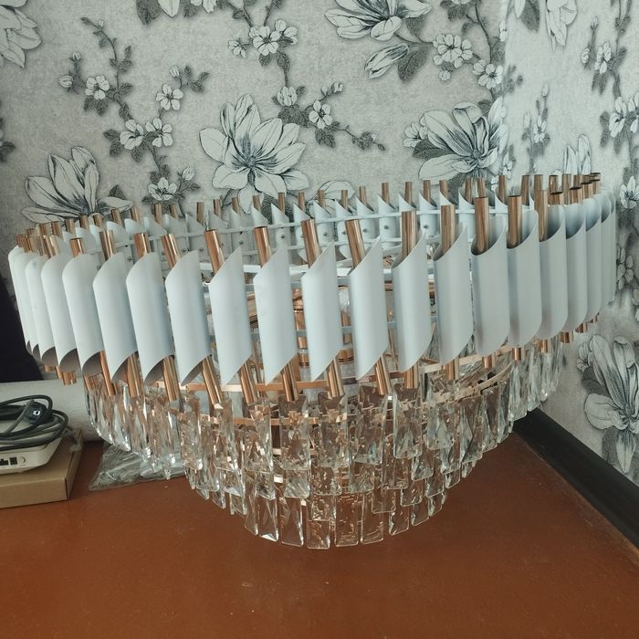 Продается люстра