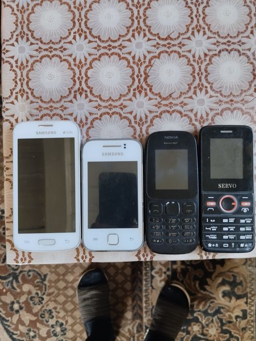 Продам 4-ри телефона