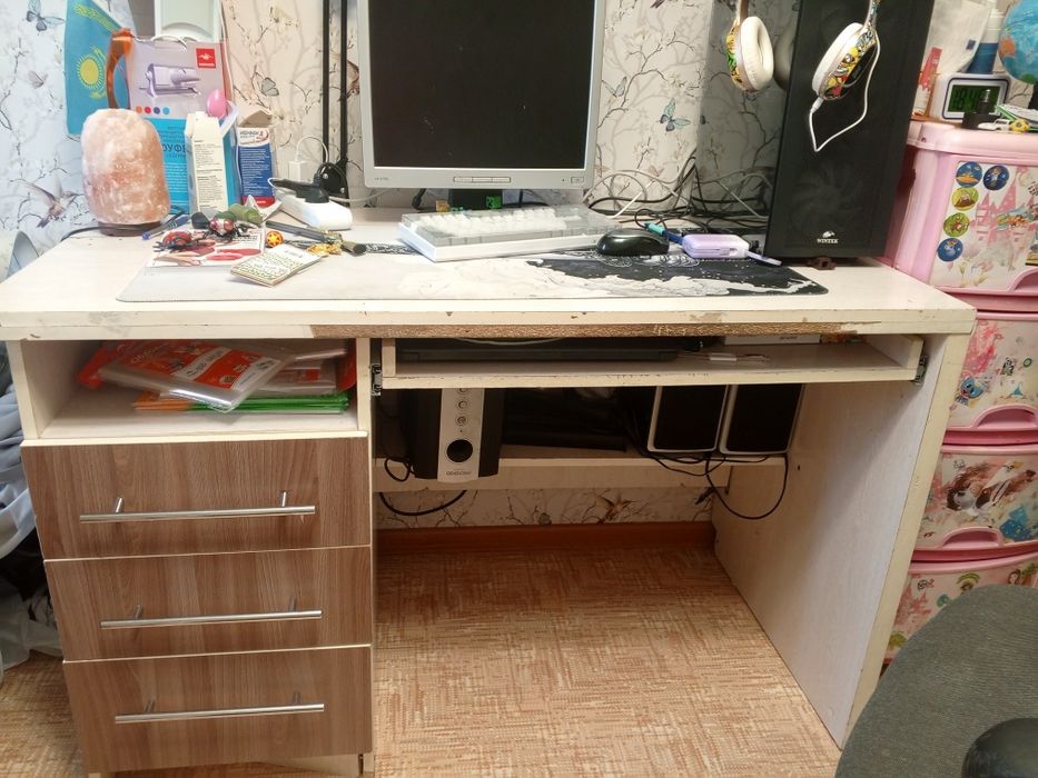 Стол компьютерный