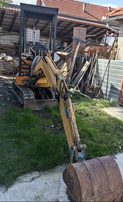 Vând sau schimb miniexcavator Bobcat 220