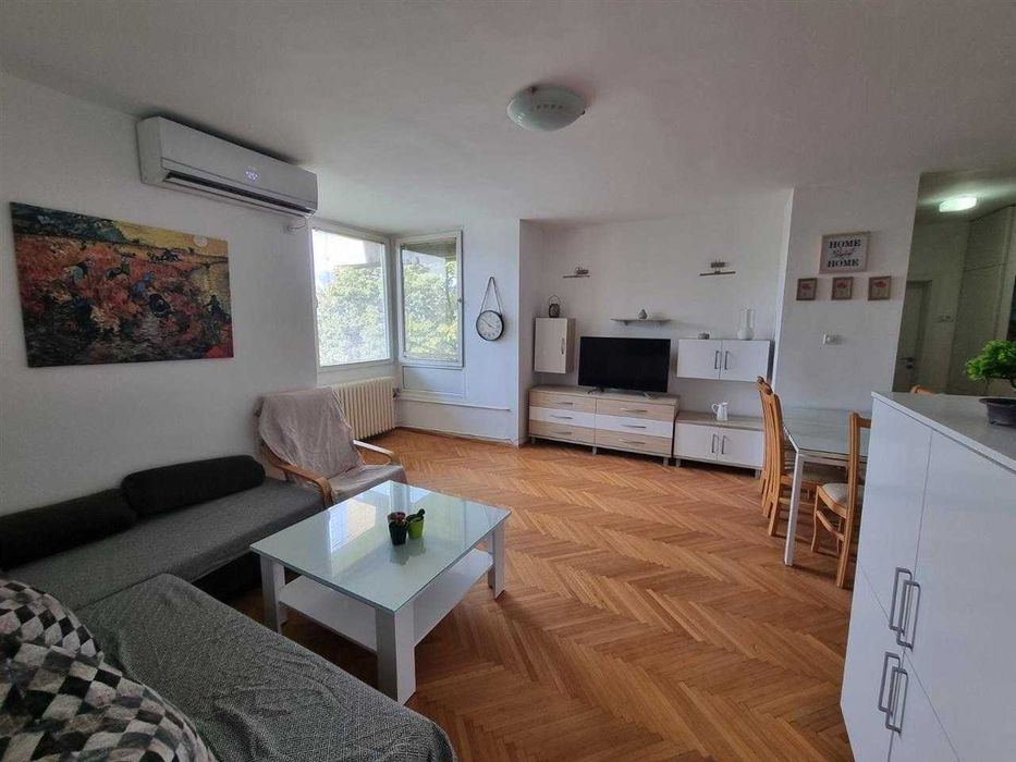 Дава се под наем Двустаен апартамент в Бургас, Лазур - 67 кв.м за 204 € - Снимка #1