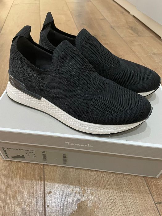 Кроссовки женские