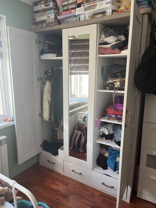 Бял гардероб  143 широк, висок 200 и дълбок 60