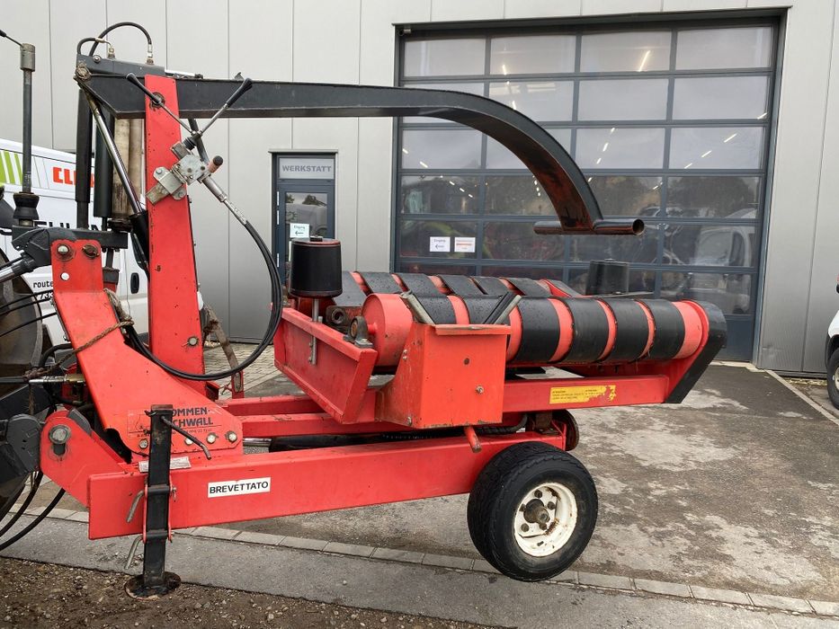 Vând tractor Konig 80 cai+înfoliator Italian Cararo