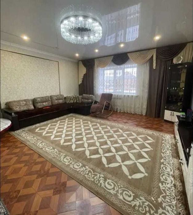 Просторный двухэтажный дом в отличном районе