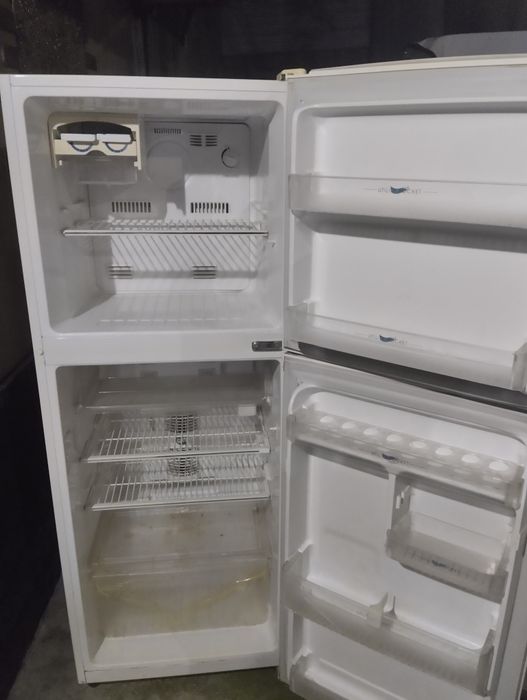 Холодильник срочно продается