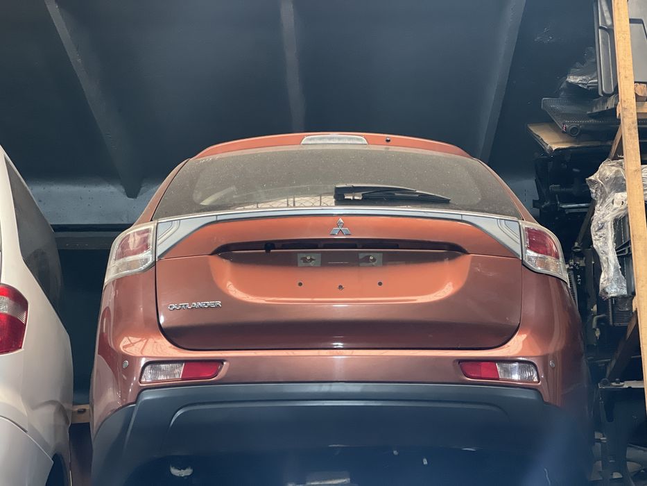 Митсубиси Аутландер.