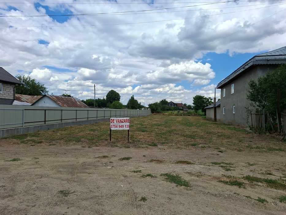 Loc de casă în Umbrărești-Deal