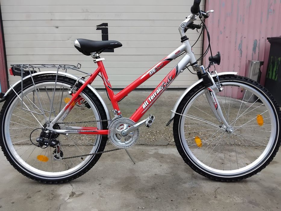 Vând bicicleta din aluminiu pentru damă