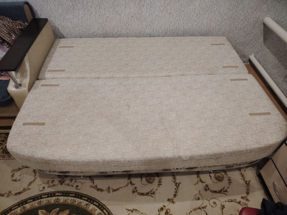 Продам Диван в хорошем состоянии!!