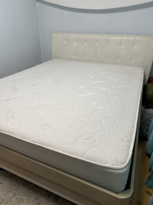 Кровать спальная