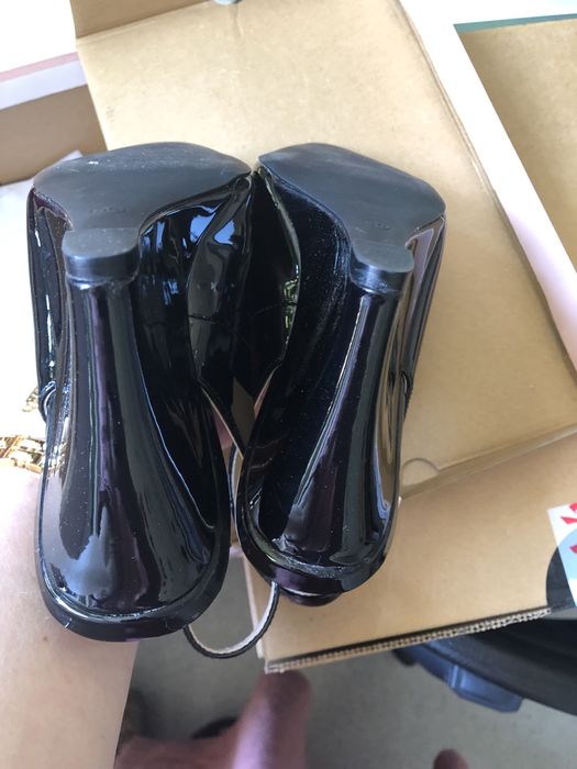 Pantofi decupati negri, de lac, 36 ingust