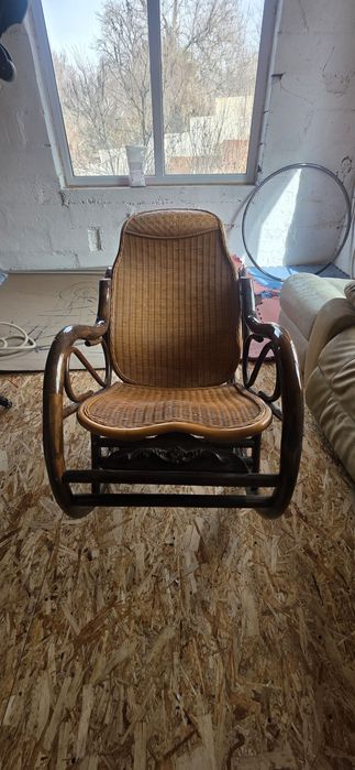 Кресло качалка деревянная