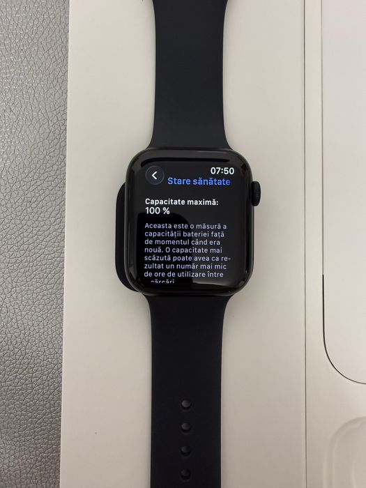 Apple Watch SE (2025), GPS, Carcasa Midnight Aluminium 44mm, Midnight Sport Band.