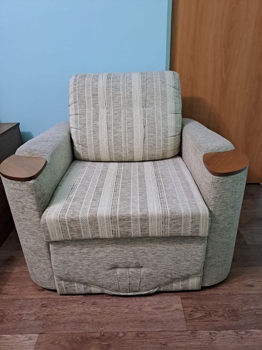 Диван,Кресло-кровать,два стула