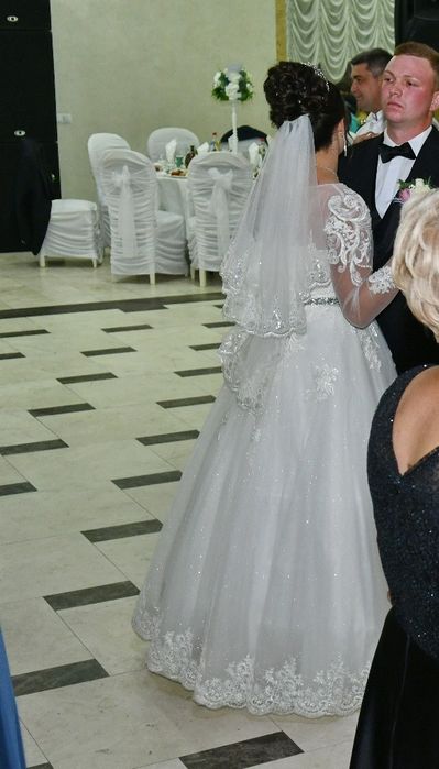 Rochie de mireasă cu toate accesoriile și rochie de schimb