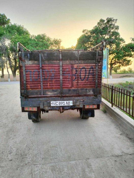 Uaz moshinasi sotiladi