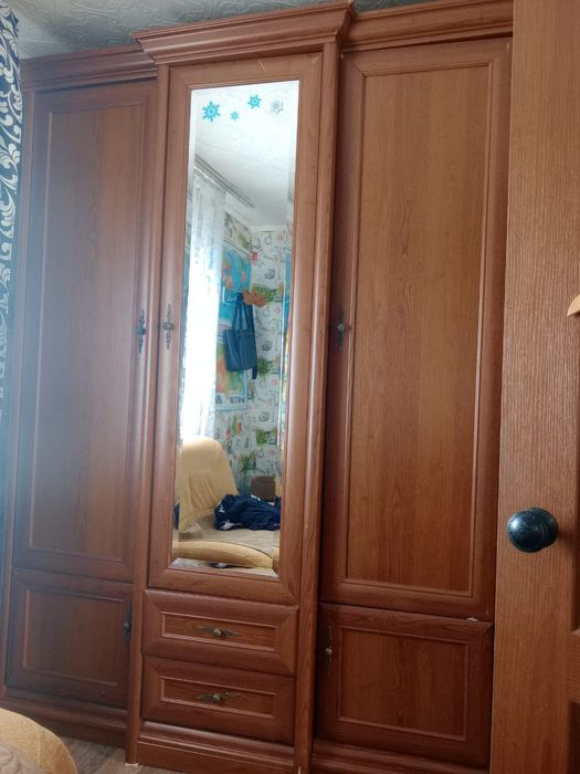 Продам Б/у шкаф.