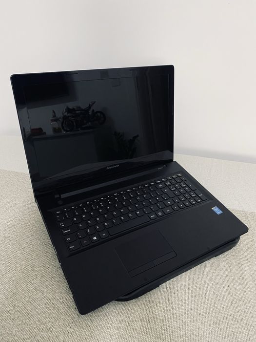 Laptop Lenovo Ideapad cu procesor Intel Core i7