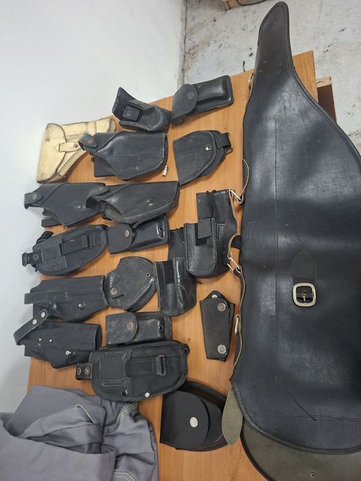 Продавам стари кожени кобури