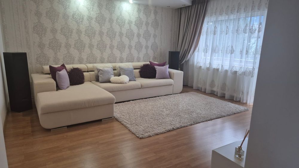 Apartament de închiriat,3 camere spațios – 90 mp, vedere parc, parcare