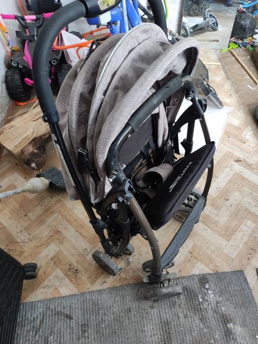 Продам коляску летнюю .