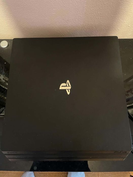 Vand ps 4 pro 1TB pret negociabil