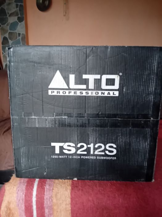 Vindem bass Alto 1250 W  activ,adică cu amplificare în el