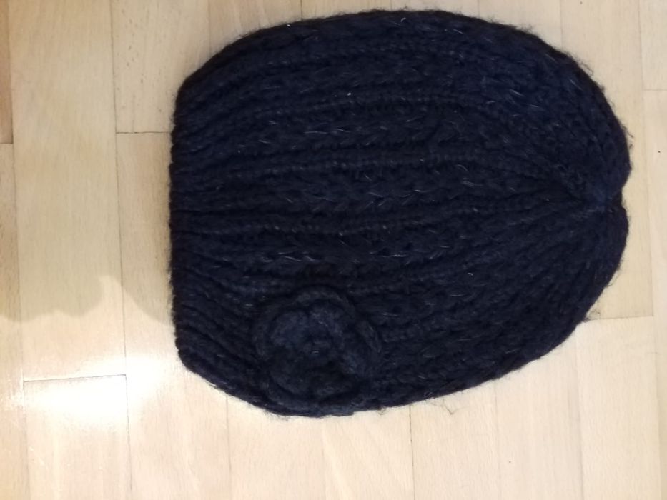 Set fular și căciulă MOA. Nou.