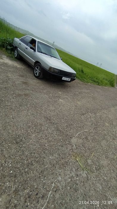 Автомобиль Ауди 100 c3