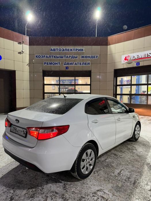 Продам киа рио 2013 год